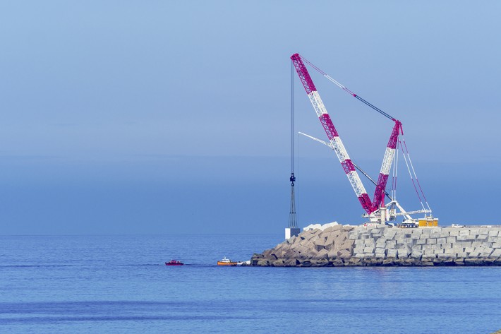 A 1000-ton Liebherr LR 11000 crawler crane goes to Transportes y Gruas Aguado