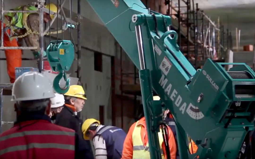 Cool Video of a Maeda Mini Spider Crawler Crane in Action in Argentina