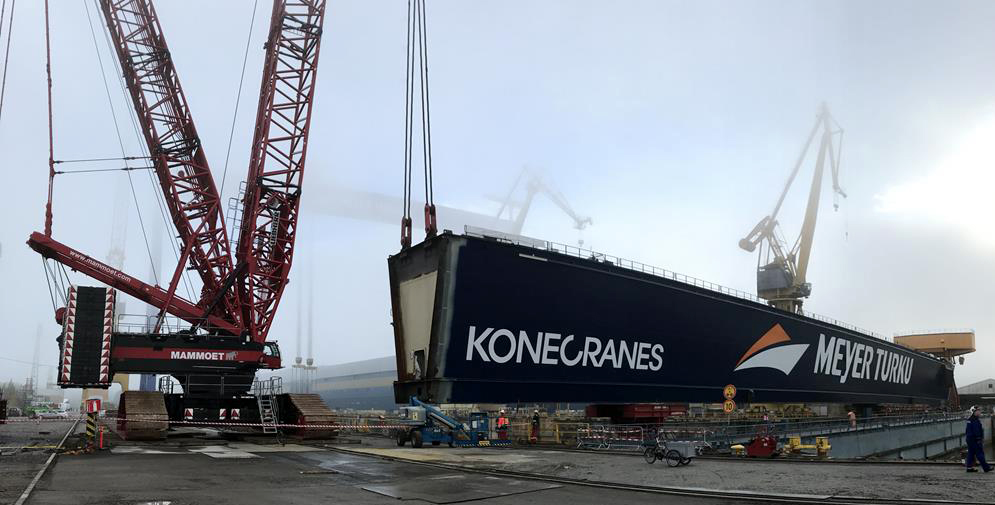 Mammoet erects a Konecrane Goliath using four crawlers in Finland