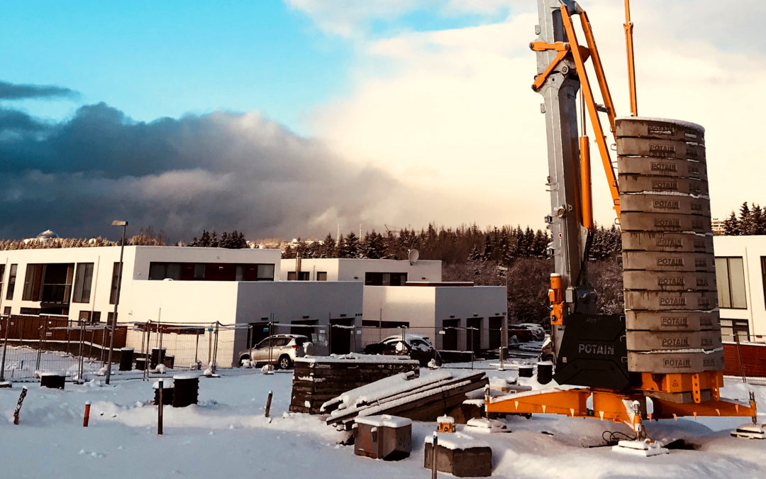 First Potain Hup 32-27 self-erecting crane tower crane arrives in Iceland