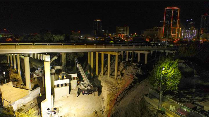 Davis Crane Service is using TCC series Link-Belt Telecrawlers for TEXRail project