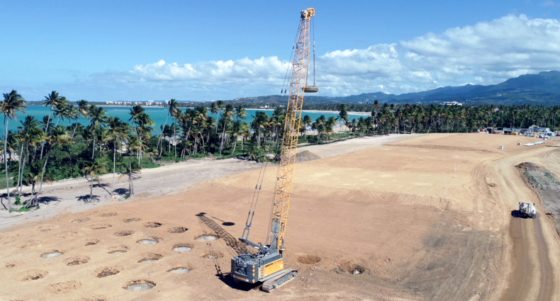 Liebherr HS 8100 HD Duty Cycle Crawler Crane working Puerto Rico