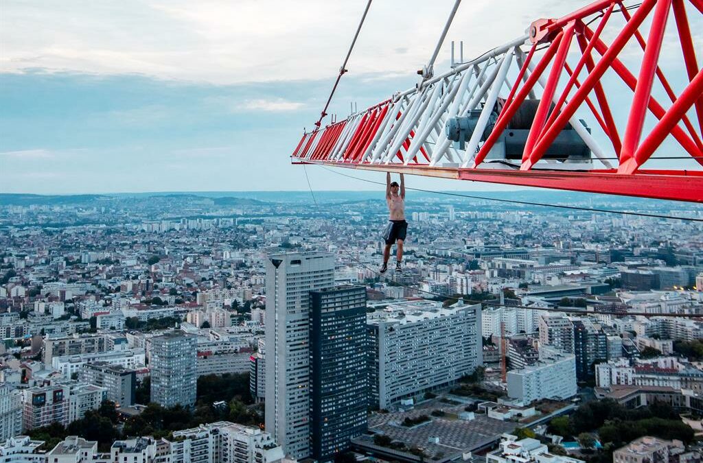 Dumb Teen Takes life in his own hands and jeopardizes Job site in Paris