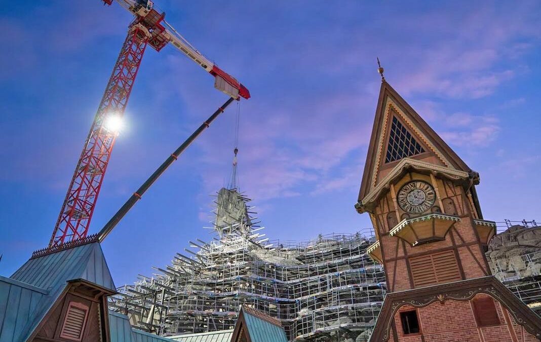 All Terrain Crane and Flat Top Tower Crane lifting at Disney Paris